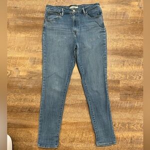 Levi’s 721 High Rise Skinny 31x30 medium wash jeans